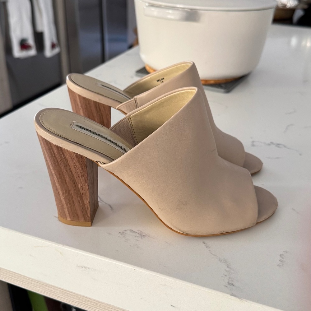 Saks Fifth Avenue Nude Leather Mule Heels – Size 7.5